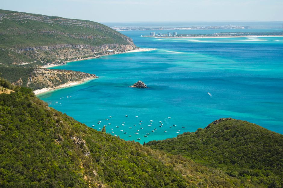 Arrábida e Vinhos — dia inteiro (8 h)