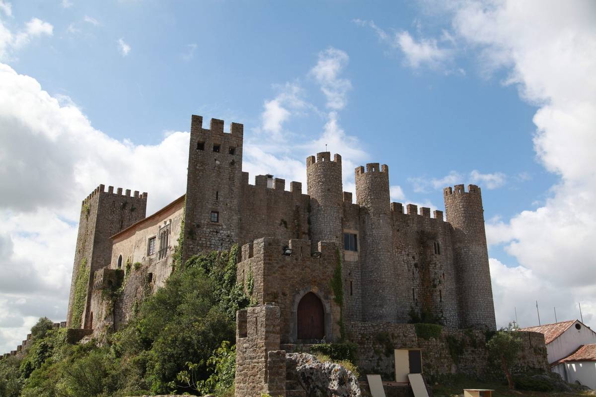Óbidos → Nazaré → Alcobaça — dia inteiro