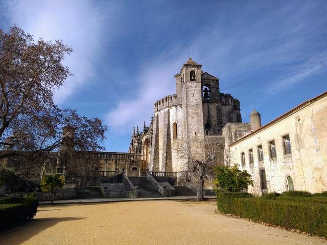 Circuito de 5 dias fora do comum: azeite, azulejos, Nazaré, Ribatejo e Templários