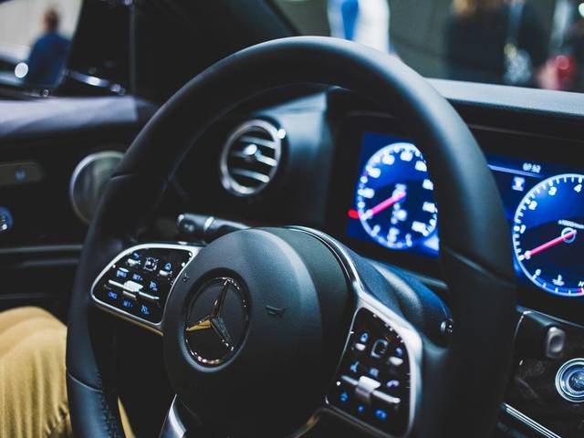 Fahrer zur Verfügung — 8 Stunden (150 km) — 2